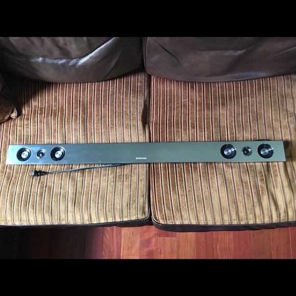 Samsung Wireless Subwoofer w/ Soundbar - Picture 2 of 6